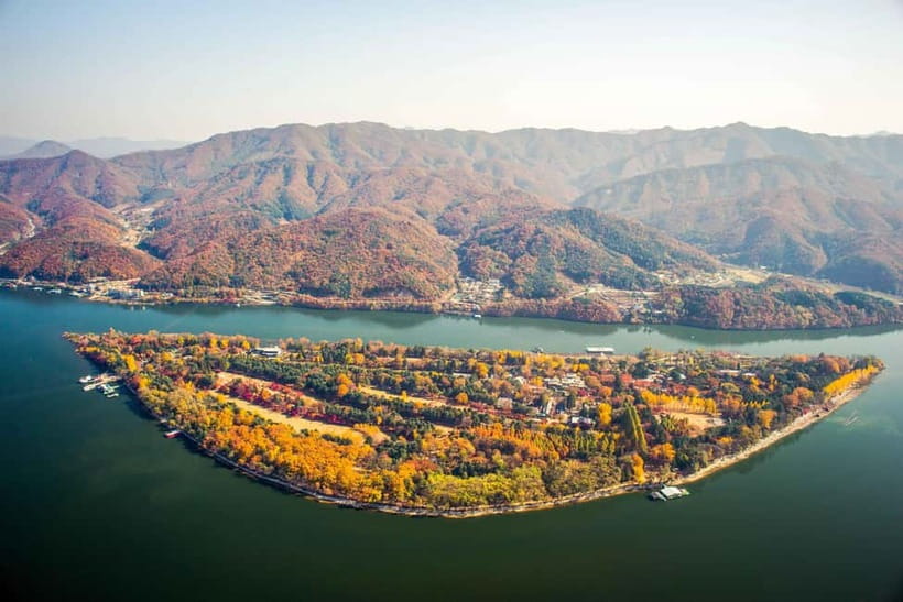 Nami & Maple Road & Theatre des Lumieres Day Tour from Seoul - Guides, group conditions, and the pace of the day