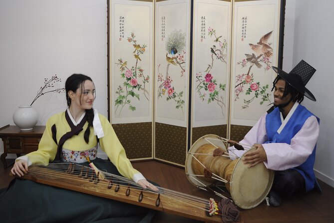 Play Gayageum in Hanbok Cultural Experience in Bukchon - Why the private format helps beginners