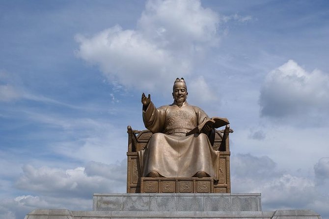 Private City Kickstart Tour: Seoul - The meeting point deserves extra attention