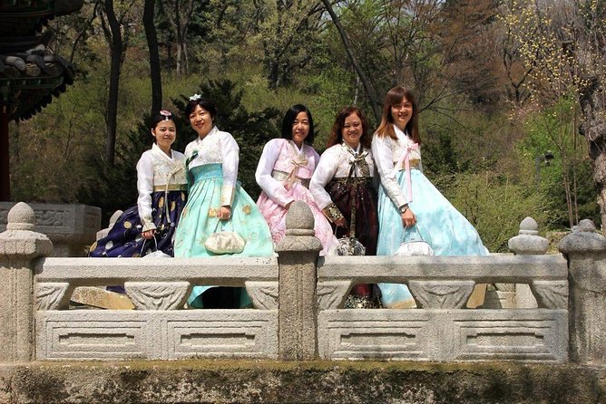 Private day tour Korea(Seoul trip) with Professional Photographer - Route three: a folk village, fortress, and Everland area