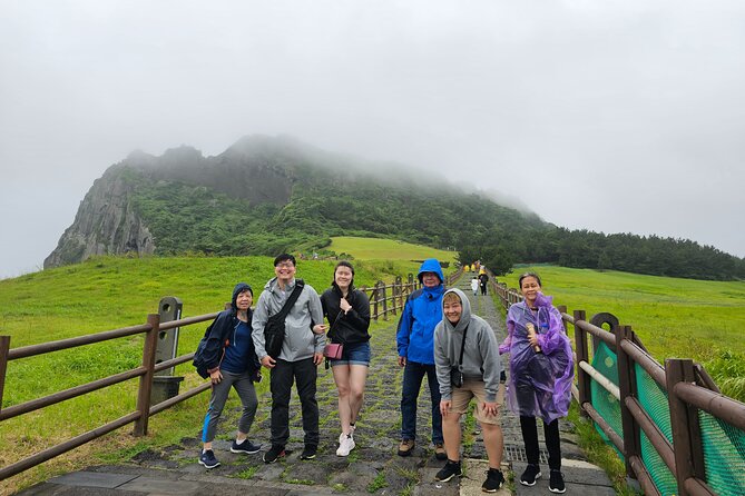 Private Day tour on the fantasy island for CRUISE customers - Meeting Jeju’s haenyeo tradition