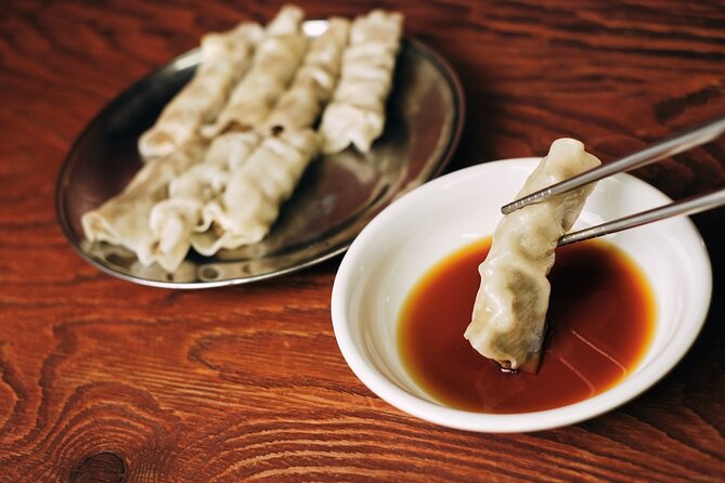 Private Downtown Seoul Food & Market Tour with 8+ Tastings - Honey snacks, grilled rice cake, and traditional tea