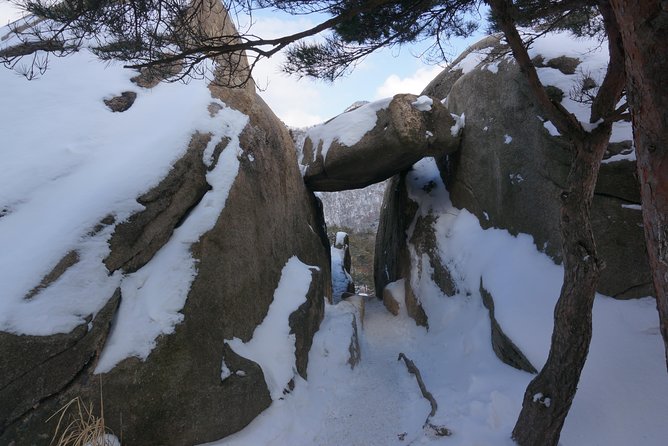 Private Hiking tour to Bukhansan Peak(Baegundae: 836.5m) with Mountain Expert - Lunch and breaks on the mountain