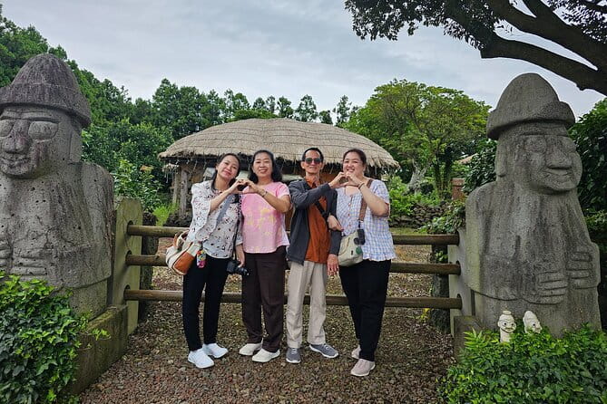 Private Jeju Customized Tour with Local Guide Mr.LEE Hong-min - The southern route: waterfalls and volcanic cliffs