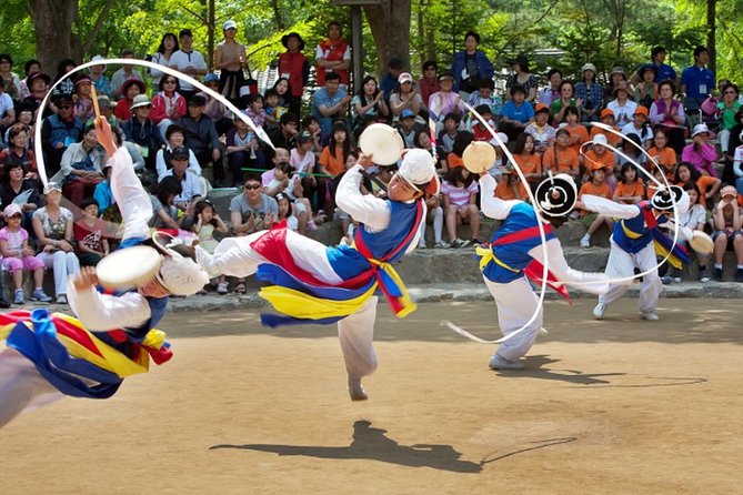 Private Korean Folk Village, Suwon Starfield Libarary&Hwaseong - Starfield Suwon Library: a modern pause between historic stops
