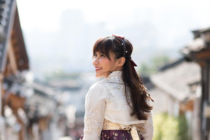 Private Palace Photo Shoot in Seoul with a Photographer - What the photographer adds