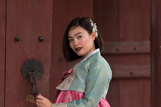 Private Palace Photo Shoot in Seoul with a Photographer - Is $40 a fair price?