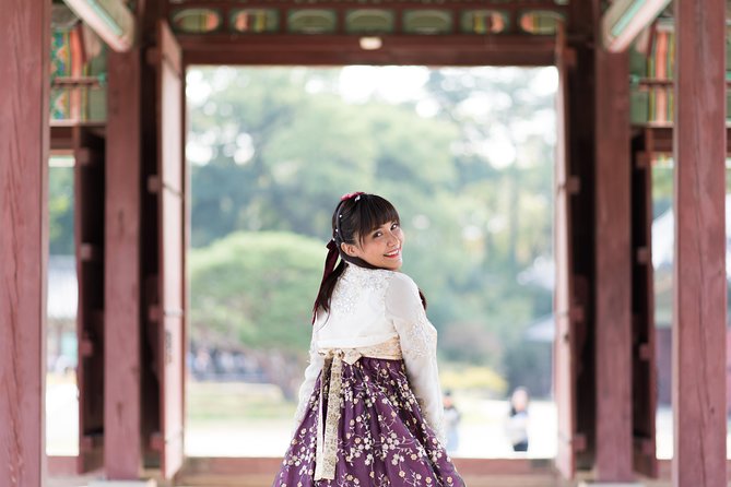 Private Palace Photo Shoot in Seoul with a Photographer - Meeting at 133 Sajik-ro in Seoul