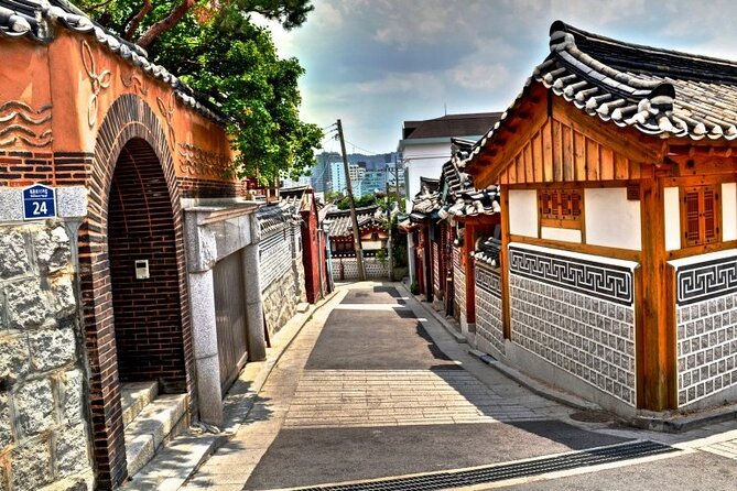 Private Seoul City Tour - Guides Song and Lee, and the family angle