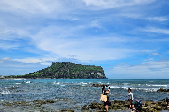 Private Tour in Jeju Island All Inclusive with Lunch - Seongsan Ilchulbong: Jeju’s volcanic crown