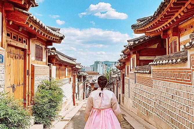 Private Tour : Royal Palace & Traditional Villages wearing Hanbok - Bukchon Hanok Village on foot