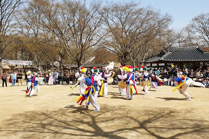 Private Tour : Royal Palace & Traditional Villages wearing Hanbok - A Korean lunch in Insadong