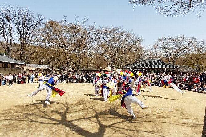 Private Tour : Royal Palace & Traditional Villages wearing Hanbok - Is $300 per person good value?