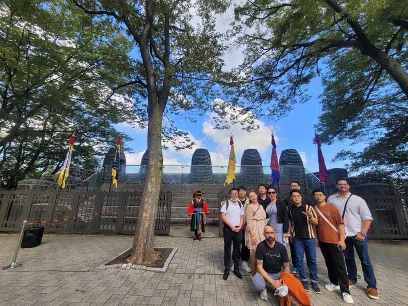 Private Van with English Speaking Guide in South Korea - The guides and the human side of the day
