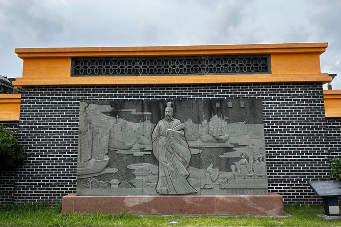 Seogwipo(the southern city of Jeju) Art Museum Walking Tour - Lee Jung Seop Cultural Street: finishing in old Seogwipo