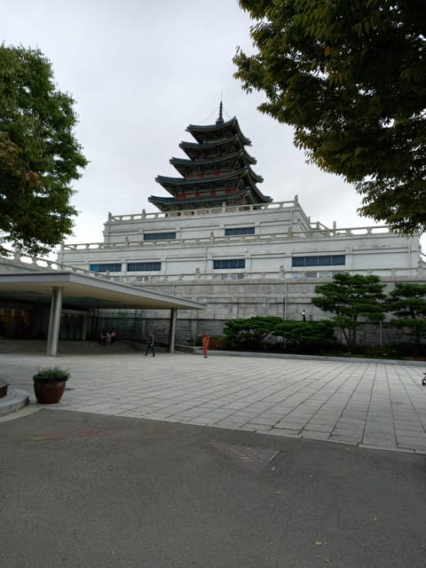 Seoul: 4-Hour Guided Tour to Palace, Bukchon, Jogyesa Temple - Who should book this Seoul experience?