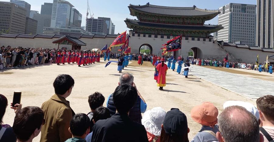 Seoul: 4-Hour Guided Tour to Palace, Bukchon, Jogyesa Temple - Why the architectural focus matters