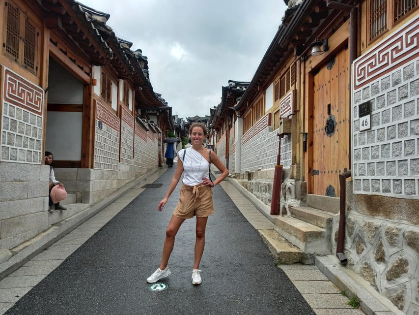 Seoul: 4-Hour Guided Tour to Palace, Bukchon, Jogyesa Temple - Bukchon Hanok Village and Seoul’s changing view