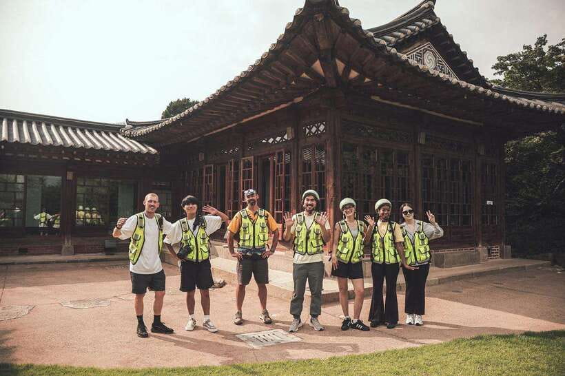 Seoul: Afternoon Ebike tour and "Happy Hour" food and drinks - Ikseondong’s lanes and a taste of tradition