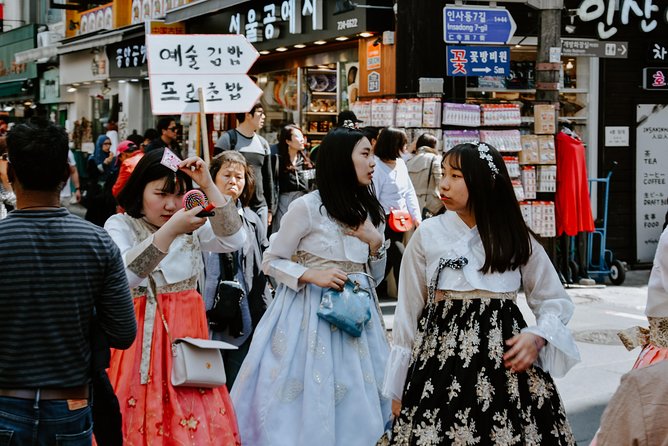 Seoul Art Tour with a Local Expert: 100% Personalized & Private - Three hours is enough for a first look