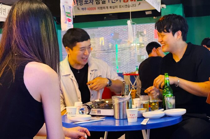 Seoul: Baseball Game Ticket with Dinner/Beer with the host - Entering Jamsil and finding your seat