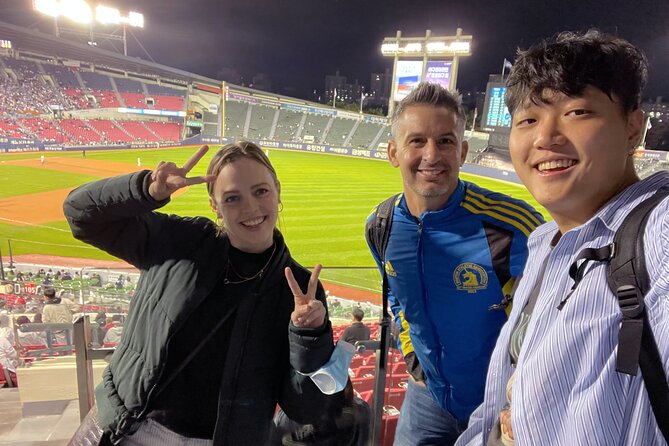 Seoul: Baseball Game Ticket with Dinner/Beer with the host - The cheer squad is the main event