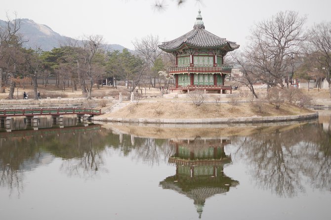 Seoul City Private Full-Day Tour Including Lunch - Bukchon’s hanok streets and steep walking