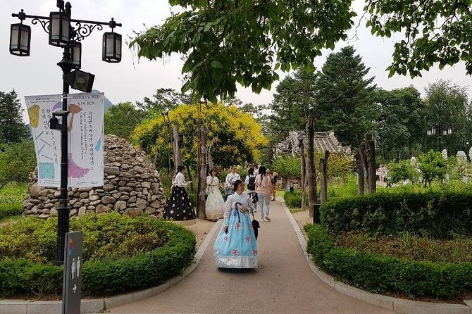 Seoul City Walking Private Tour (3hours) - What the guides add to the morning
