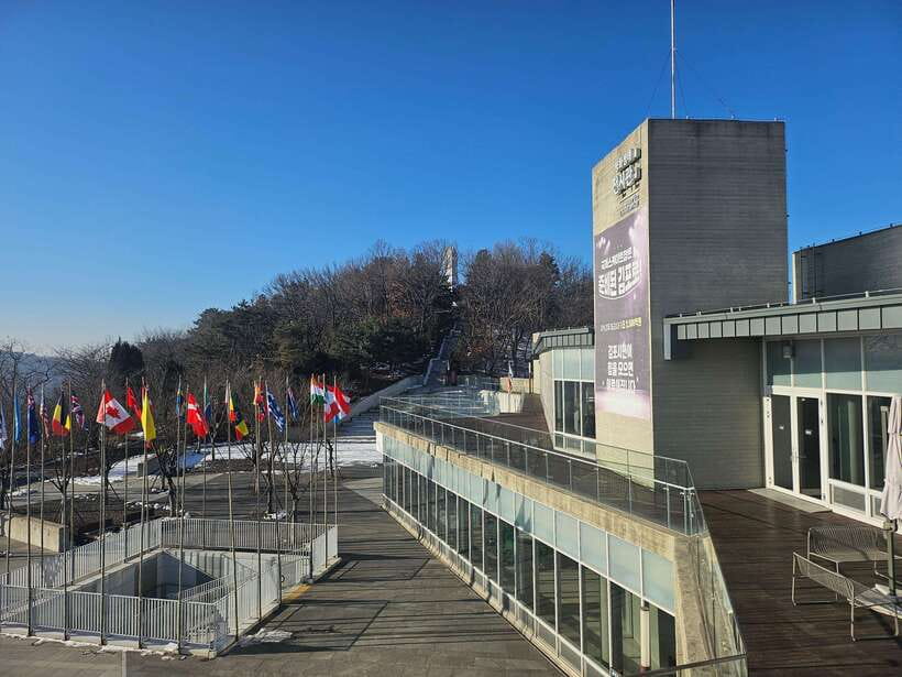 Seoul: Closest DMZ Observatory with North Korea View (1.4km) - Crossing the suspension bridge to the closest Starbucks