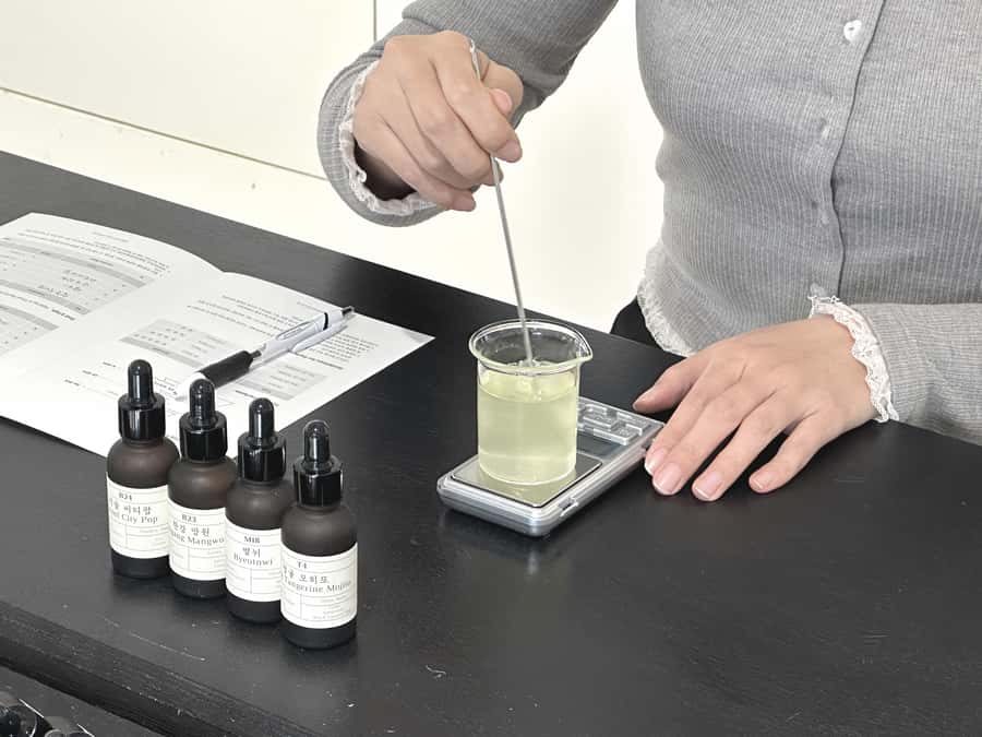 Seoul: Create Your Own Natural Perfume with a Perfumer - What the 90-minute process feels like