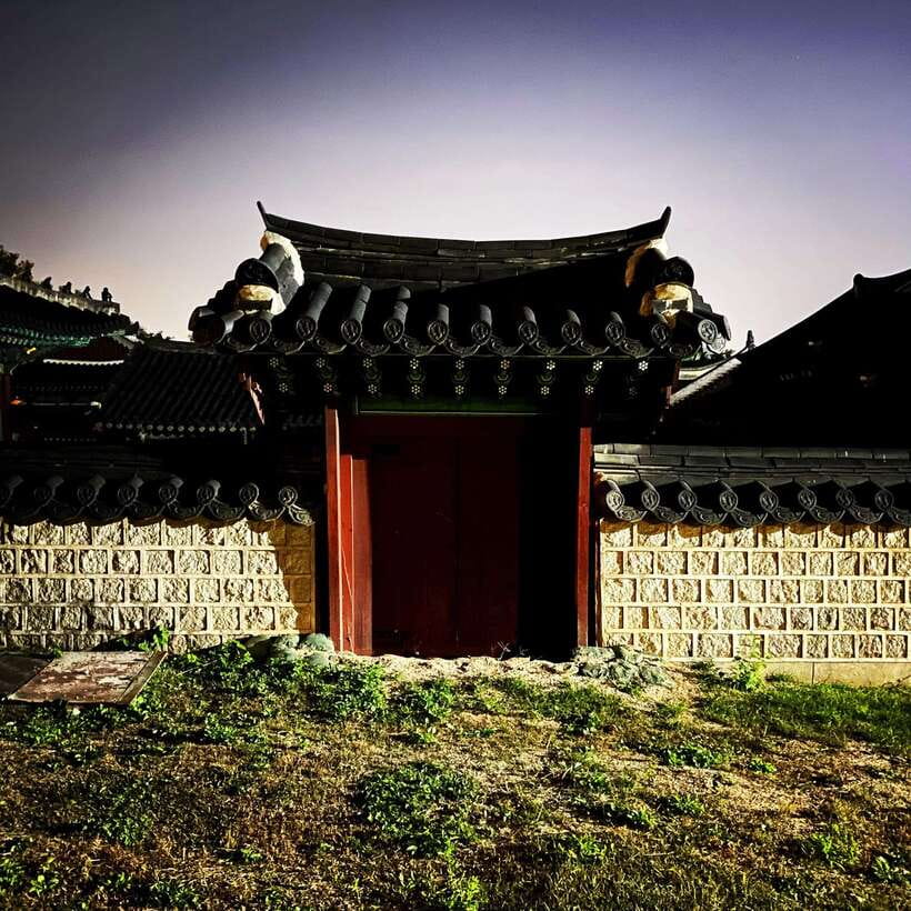 Seoul: Dark Side of the City and Ghost Stories Walking Tour - A hospital site and the darker side of modern Seoul