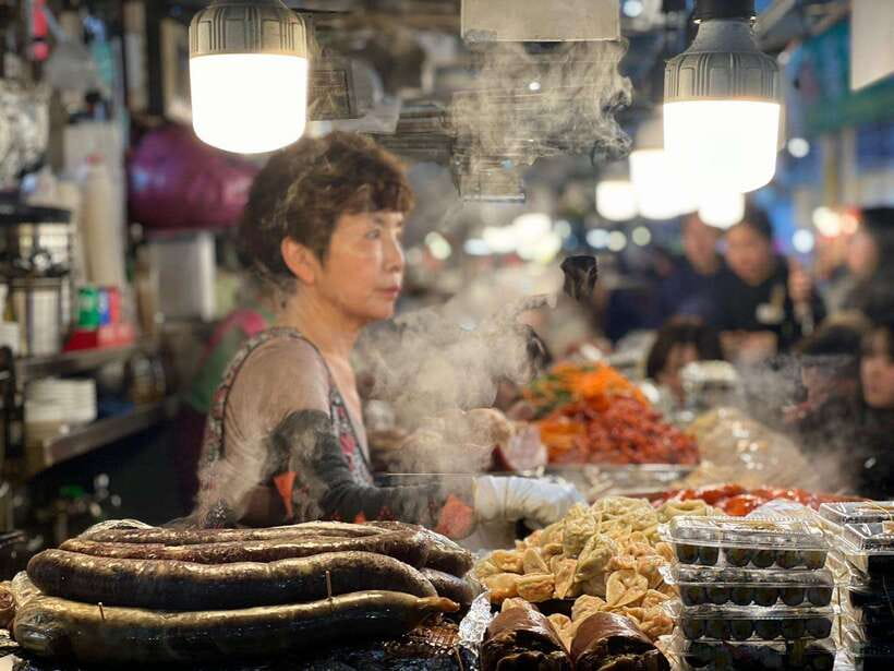 Seoul: Fearless Foodie Gwangjang Market Food Adventure - Guide Stories Make the Market Easier to Read