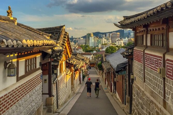 Seoul Full Day Tour with a Local: 100% Personalized & Private - Bukchon, tea, and the pleasure of a slower stop