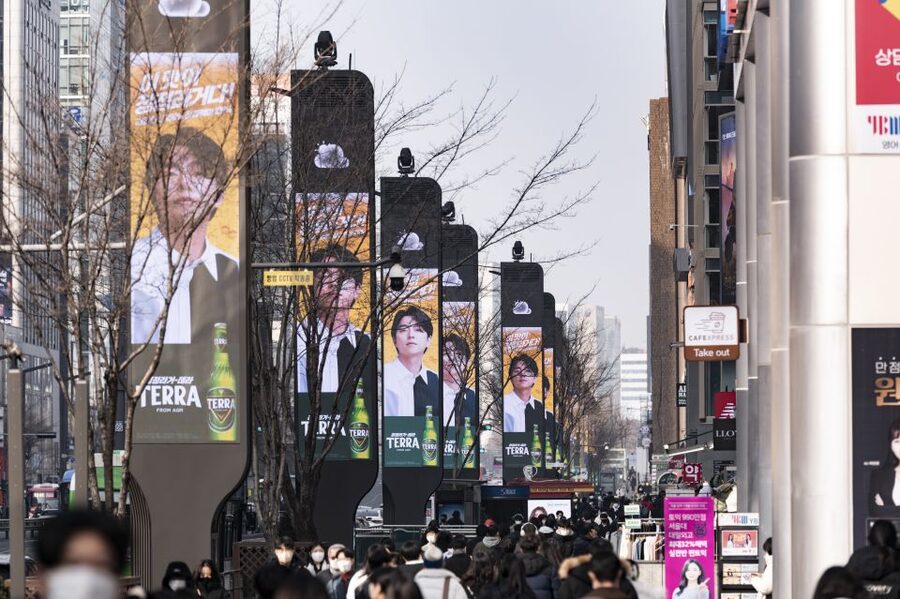 Seoul: Gangnam Tour on Youth and Society in South Korea - Reading Gangnam’s luxury signs