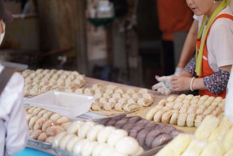 Seoul: Guided Street Food Tour at Namdaemun Market - Meeting Kay or EJ at Hoehyeon Station