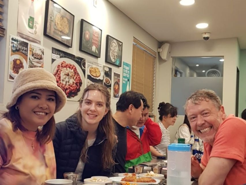 Seoul: Gwangjang Market Netflix Food Tour - What the guide adds to the food