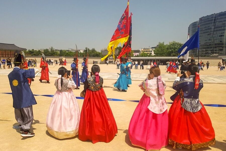 Seoul: Gyeongbok Palace and Bukchon Hanok Walking Tour - Reading Joseon life at the National Folk Museum