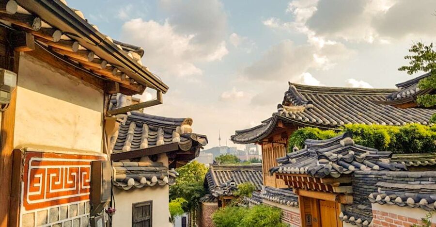 Seoul: Gyeongbok Palace and Bukchon Hanok Walking Tour - Finishing around Insadong