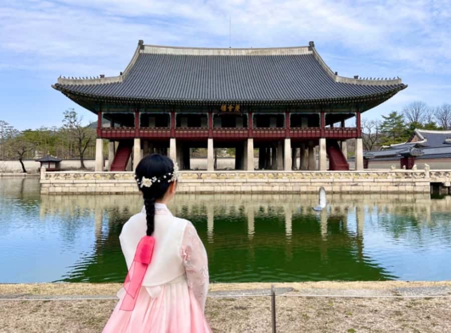 Seoul: Gyeongbokgung / Hanok Village / N Seoul Tower - Four Seoul icons in one private day