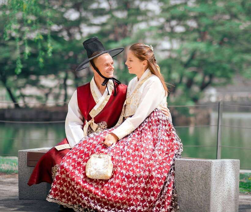 Seoul: Hanbok Rental with Gyeongbokgung Palace Entry - What the one-hour rental includes