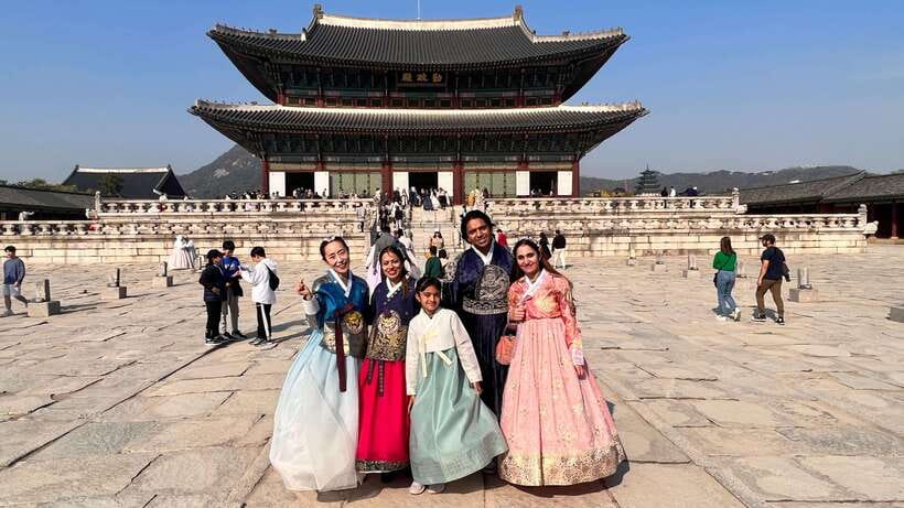 Seoul Highlights: Gyeongbok Palace, Insadong & N Seoul Tower - A quiet pause at Namsangol Hanok Village