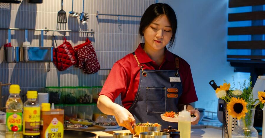Seoul: Korean Cooking at Seoul Cooking Club! - The chefs make the class easy to follow