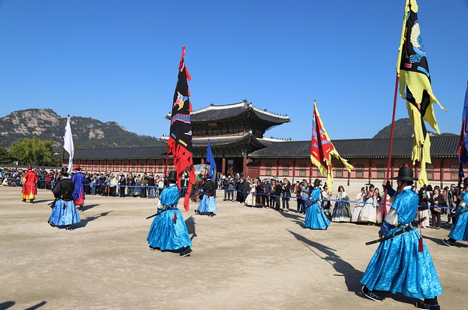 Seoul Layover Private Tour from Incheon Airport - Insadong for art, tea, and small purchases
