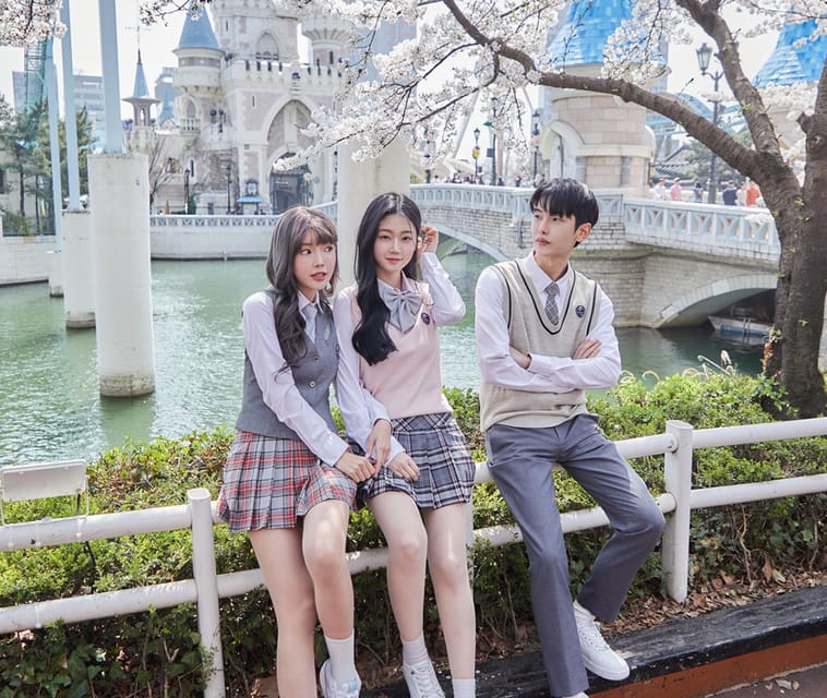 Seoul: Lotte World 1 Day Pass & Korean School Uniform Rental - Where the experience can go wrong