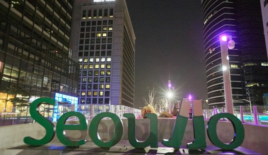 Seoul: Moonlight Rainbow Fountain Show Night Tour - Namsan’s old wall and the N Seoul Tower view