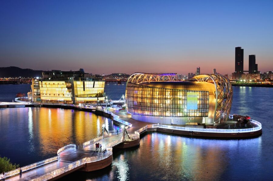 Seoul: Moonlight Rainbow Fountain Show Night Tour - Hangang Park and the ramyeon break