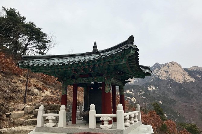 Seoul Mountain Hike: Temples, Folklore & Traditional Meal - Is the six-person group worth paying for?