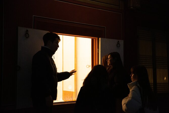 Seoul Night Palace & Market Food Tour with Vehicle - Why this Seoul night tour works