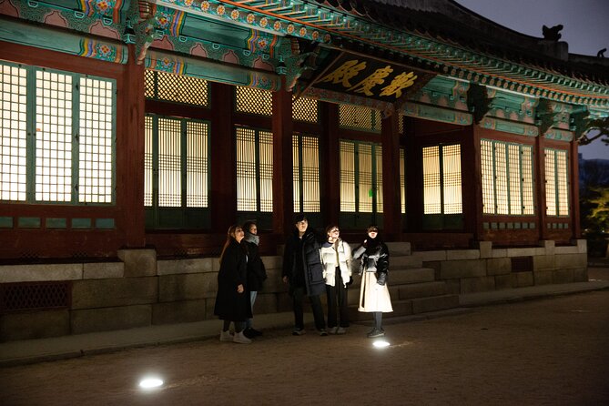 Seoul Night Palace & Market Food Tour with Vehicle - Jogyesa Temple and a quieter final half-hour