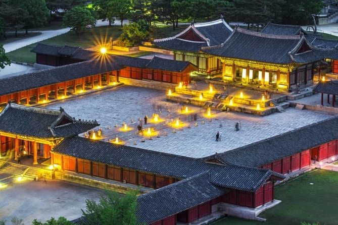 Seoul Night Tour (Gwangjang Market, Royal Palace and Naksan Park) - Changgyeonggung Palace after the crowds thin